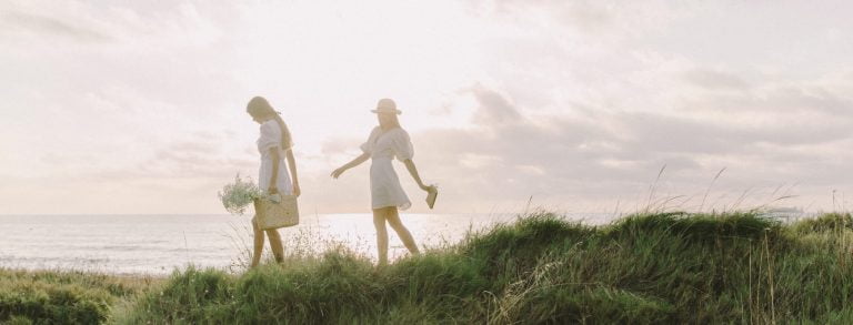 byron-bay-properties-girls-walking